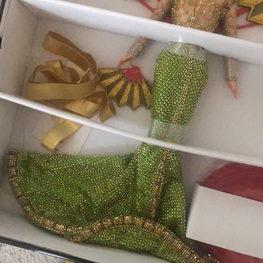 💚EUC 1998 Fantasy Goddess of Asia Barbie Doll💚 - Picture 3 of 12